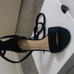 Beautiful black Aldo heels (like new)